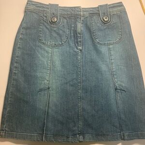 A-Line with Button Tabs & Front Pockets size 4